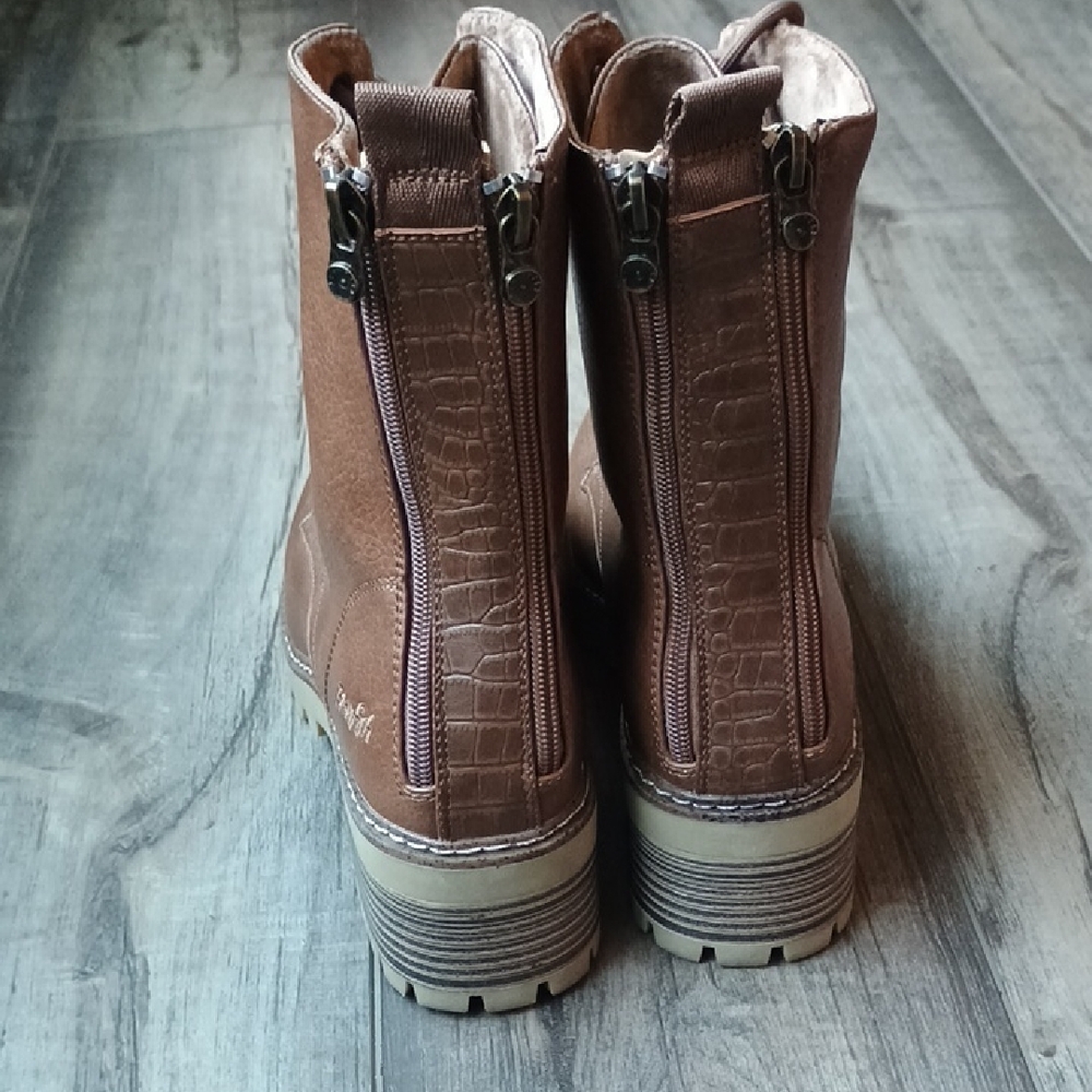 Stylish Tan Lace-Up Boots for Women - Picture 3 of 10